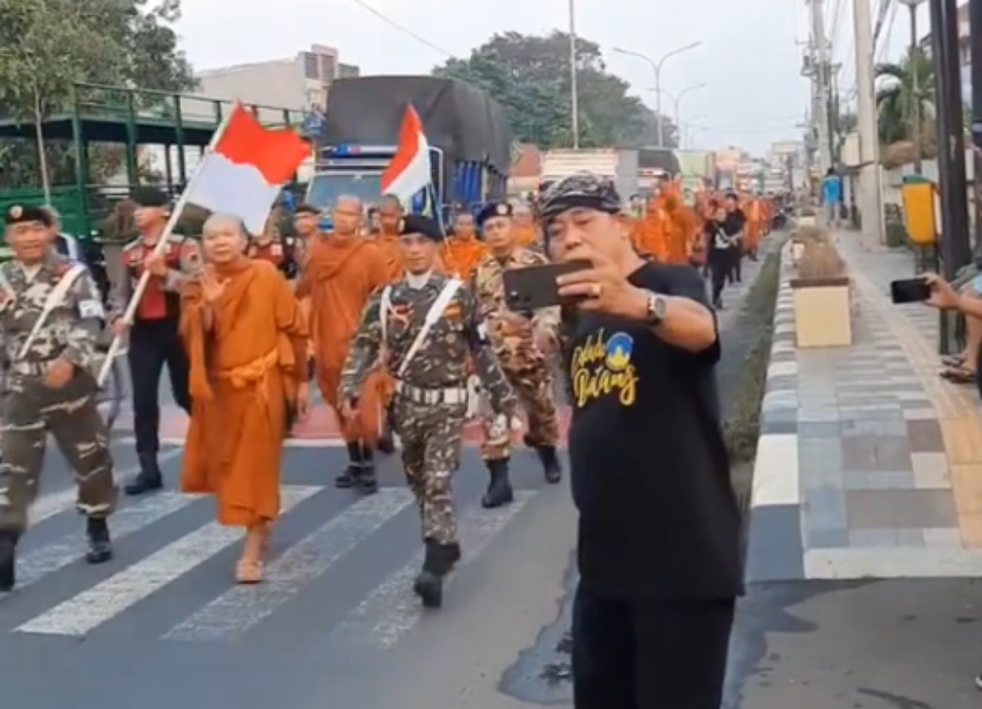 Tiba di Batang Langkah Kaki Rombongan Biksu Thudong Dipercepat, Netizen : Mungkin Takut Terlambat