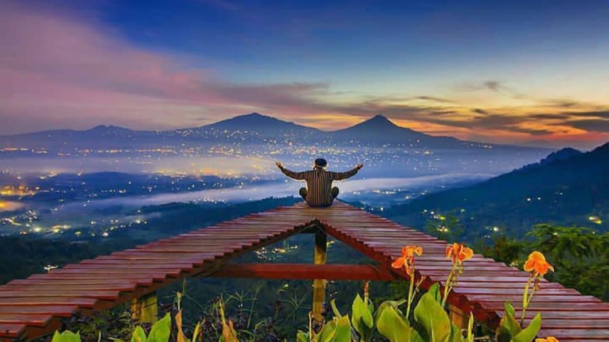 Wisata Ramadan: Punthuk Mongkrong Jadi Spot Ngabuburit Terasik Sambil Nikmati Matahari Terbenam