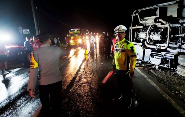 Bus Study Tour Bawa Siswa SMP Asal Garut Kecelakaan di Jalan Daendels Purworejo, Seorang Pemotor Tewas