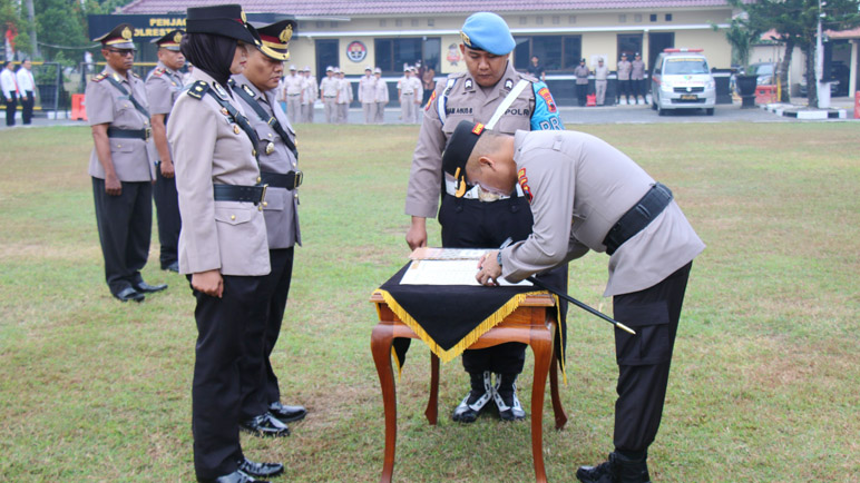 Polresta Magelang Ambil Sumpah Jabatan 8 Perwira Polisi