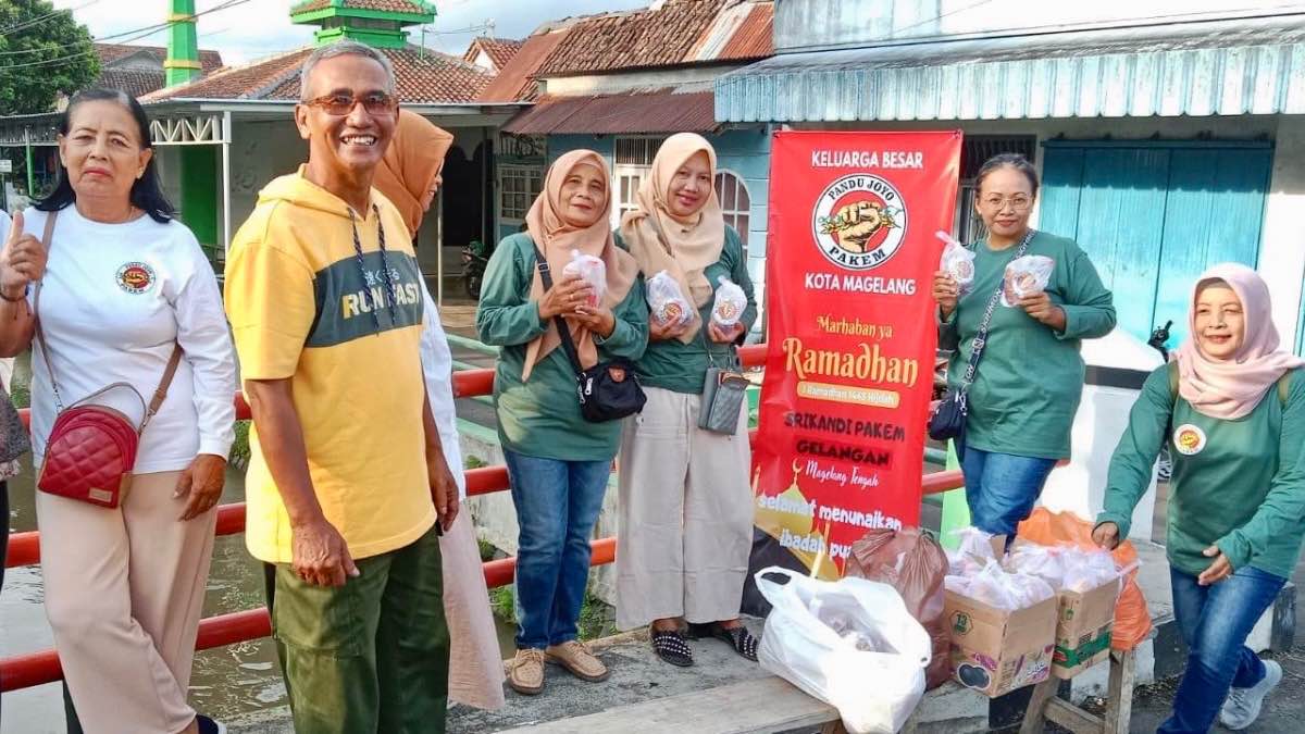 Pandu Joyo Pakem Semarakan Ramadan Kota Magelang Dengan Bagikan Takjil Gratis di Gelangan