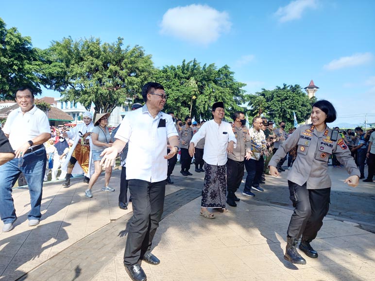 Catat Rekor MURI, Segini Jumlah Penari Gugur Gunung di Alun-alun Kota Magelang