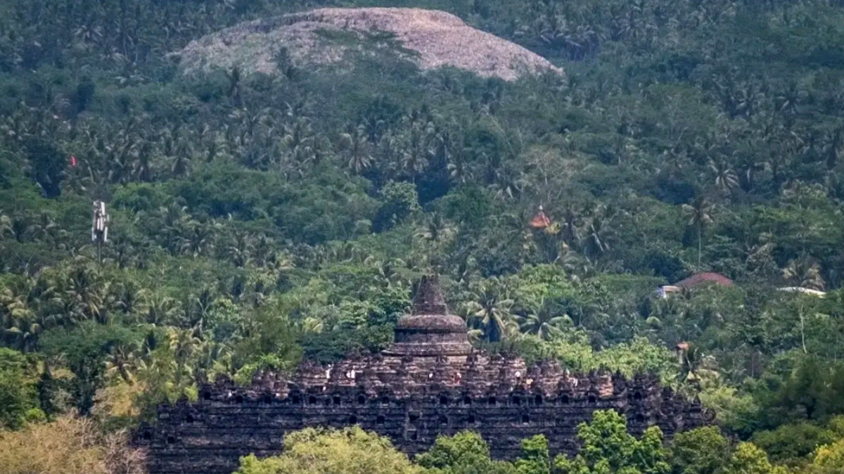 VIRAL! Penampakan Bukit Menjulang Dekat Candi Borobudur Magelang Ternyata Sampah