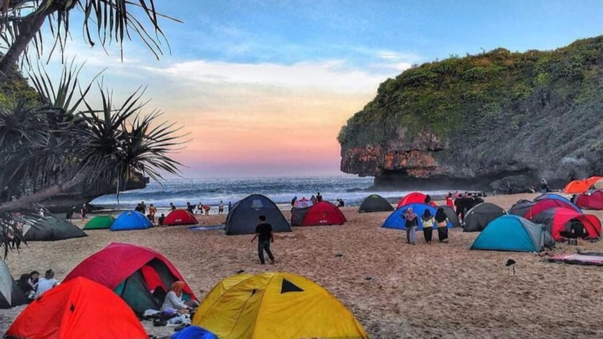 Cobain Serunya Camping di Pantai Greweng Gunungkidul, Keindahannya Bikin Betah!