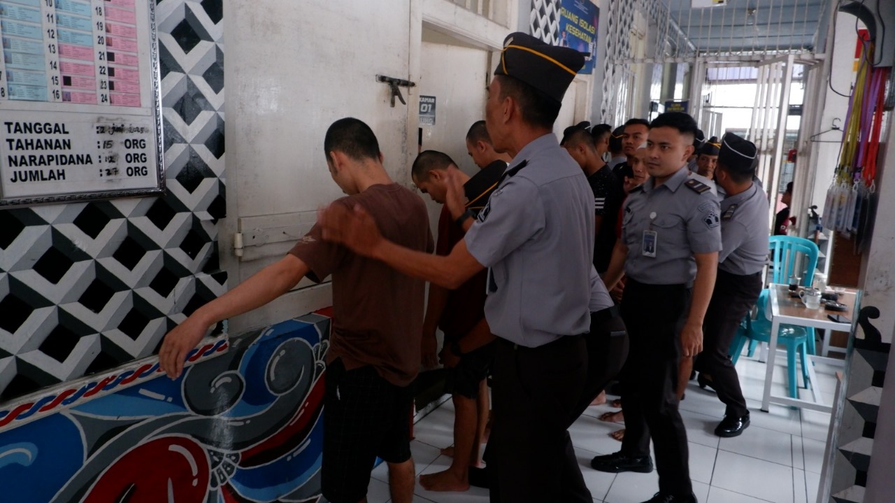 Rutan Temanggung Sita Barang Terlarang dari Kamar Warga Binaan, 35 Orang Negatif Narkoba