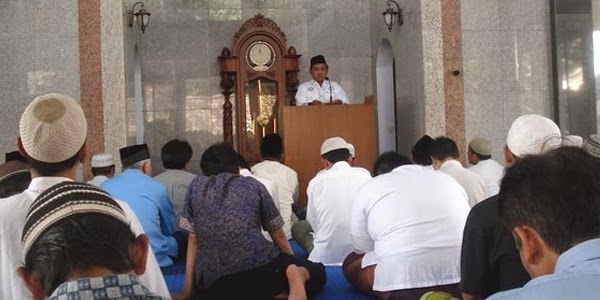 Bicara Ketika Khutbah Jumat Bisa Menggurkan Pahala Shalat Jumat