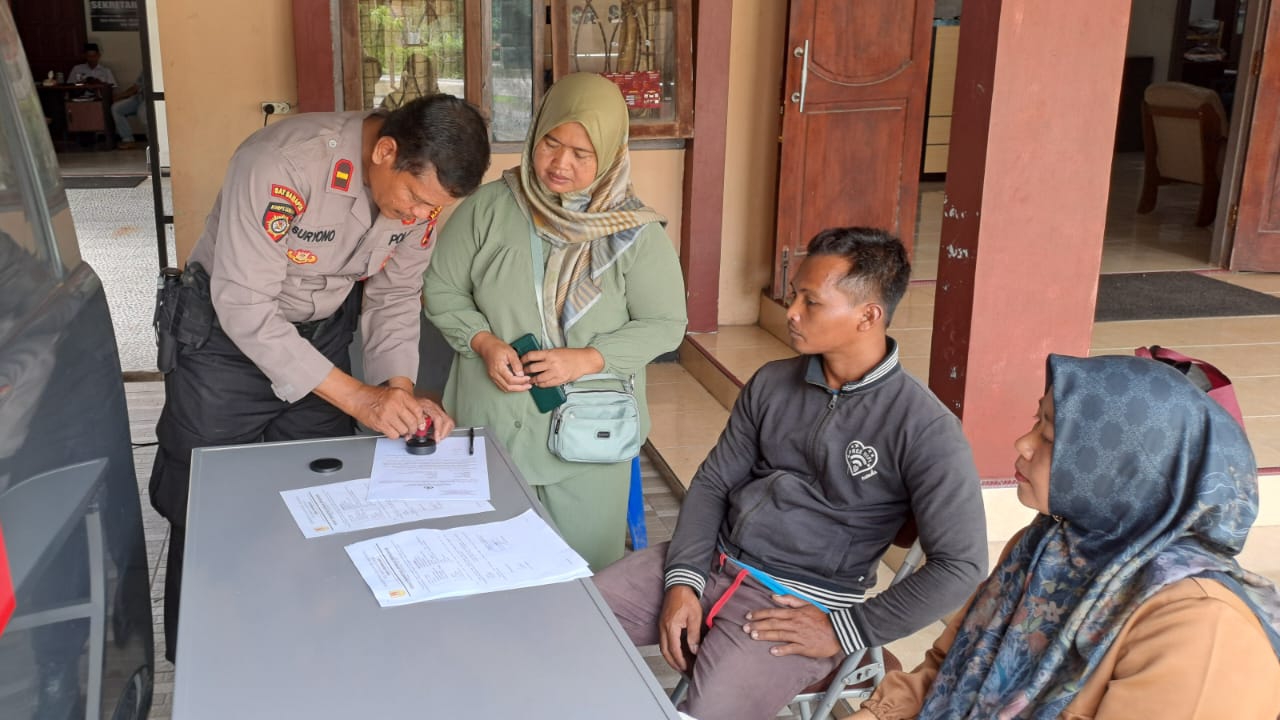 Urus SKCK Sampai Buku Nikah Warnai Program Polsek Ngantor Teng Ndeso