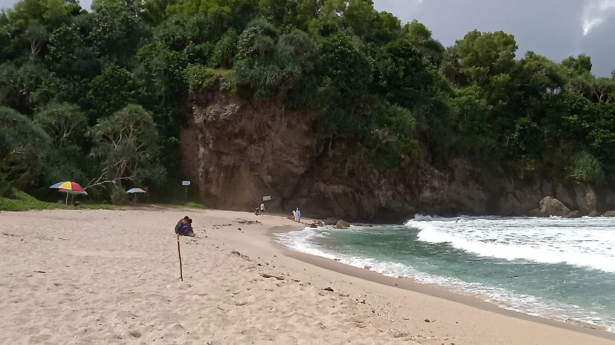 Keindahan Pantai Jungwok di Yogyakarta yang Eksotis dan Wajib Dikunjungi!