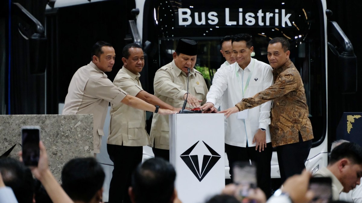 Presiden Prabowo Ingin Pemprov Beli Bus dan Truk Listrik Buatan Dalam Negeri