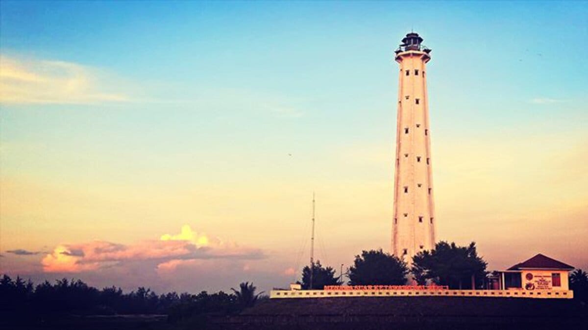 Menara Suar Ketawang Purworejo: Bangunan Bersejarah Disudut Pantai Ketawang yang Fenomenal