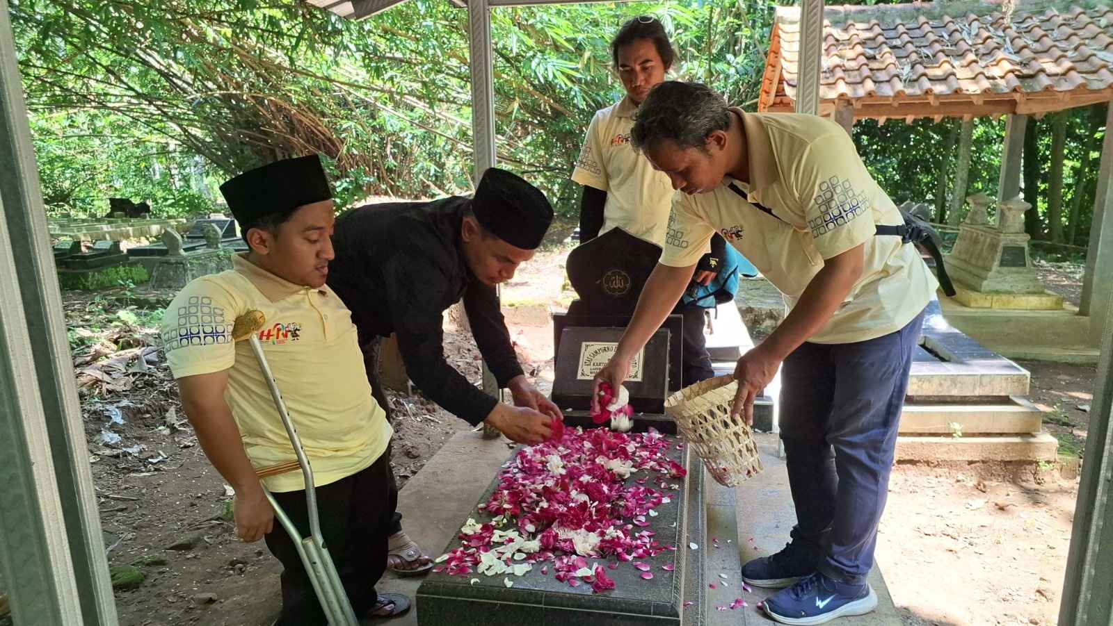 Sambut HPN 2025, Puluhan Jurnalis Ziarahi Makam Wartawan Senior Purworejo