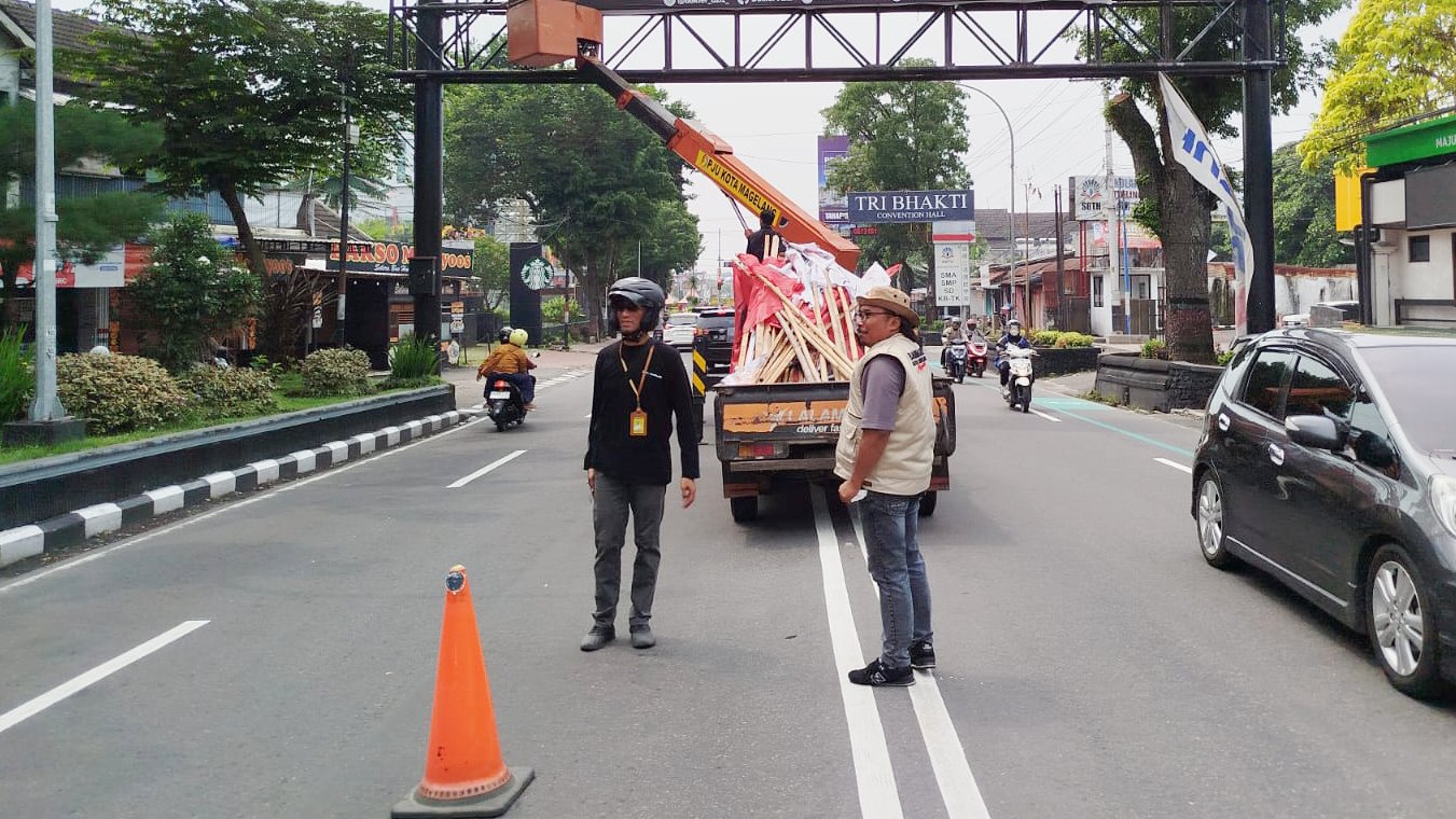 Masuk Masa Tenang, KPU dan Bawaslu Kota Magelang Sapu Bersih APK