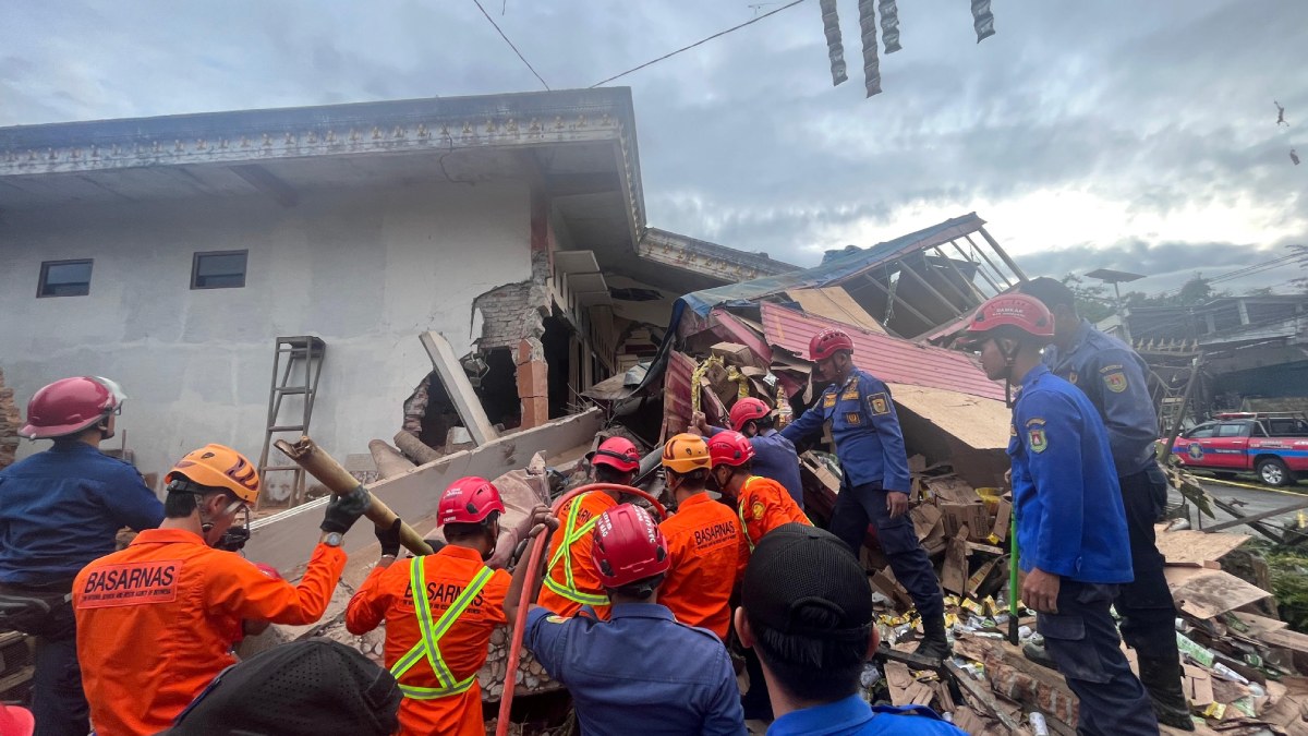 Tronton Tabrak Rumah Warga di Pakis Magelang, Sopir Asal Pasuruan Meninggal