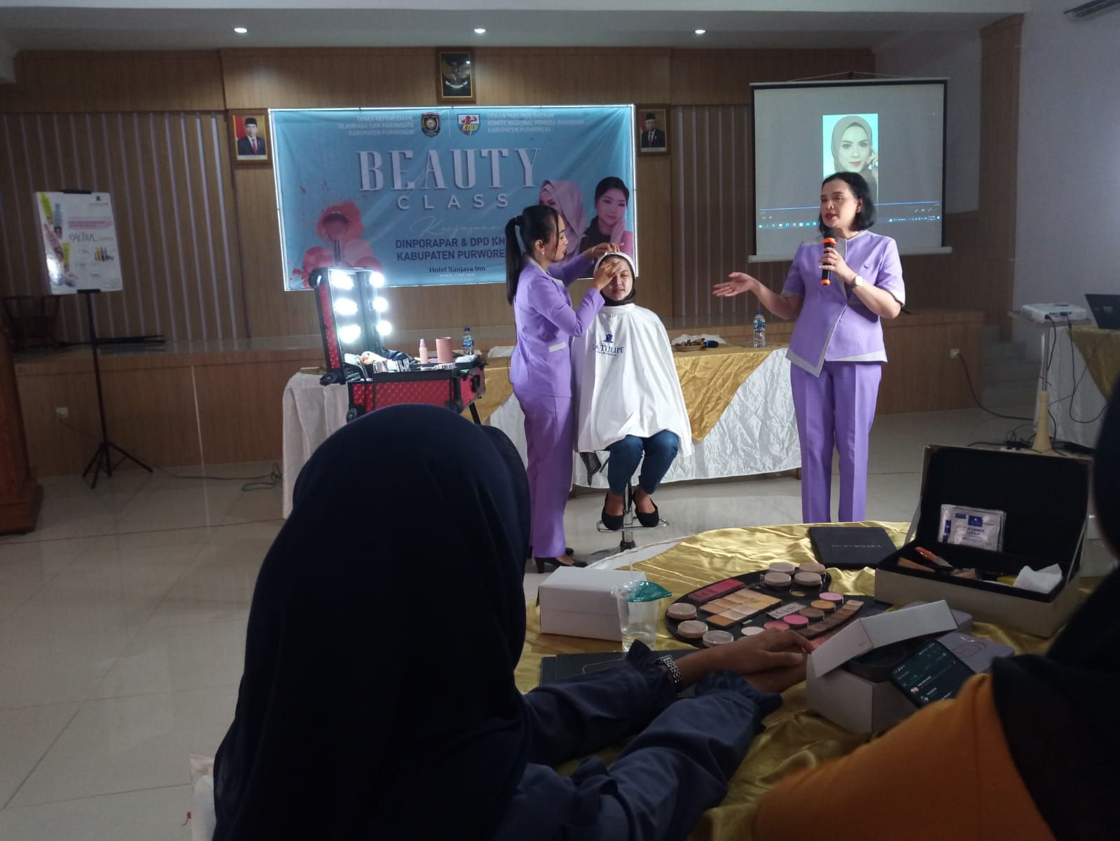 Kebutuhan Jasa Rias Kian Tinggi, Dinporapar dan KNPI Purworejo Fasilitasi Beauty Class bagi Millenial 