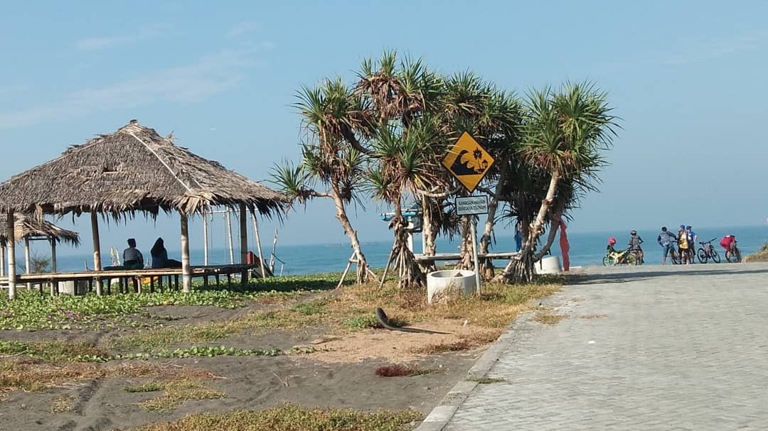 7 Wisata Pantai di Purworejo, Pilihan Seru Liburan Ala Keluarga