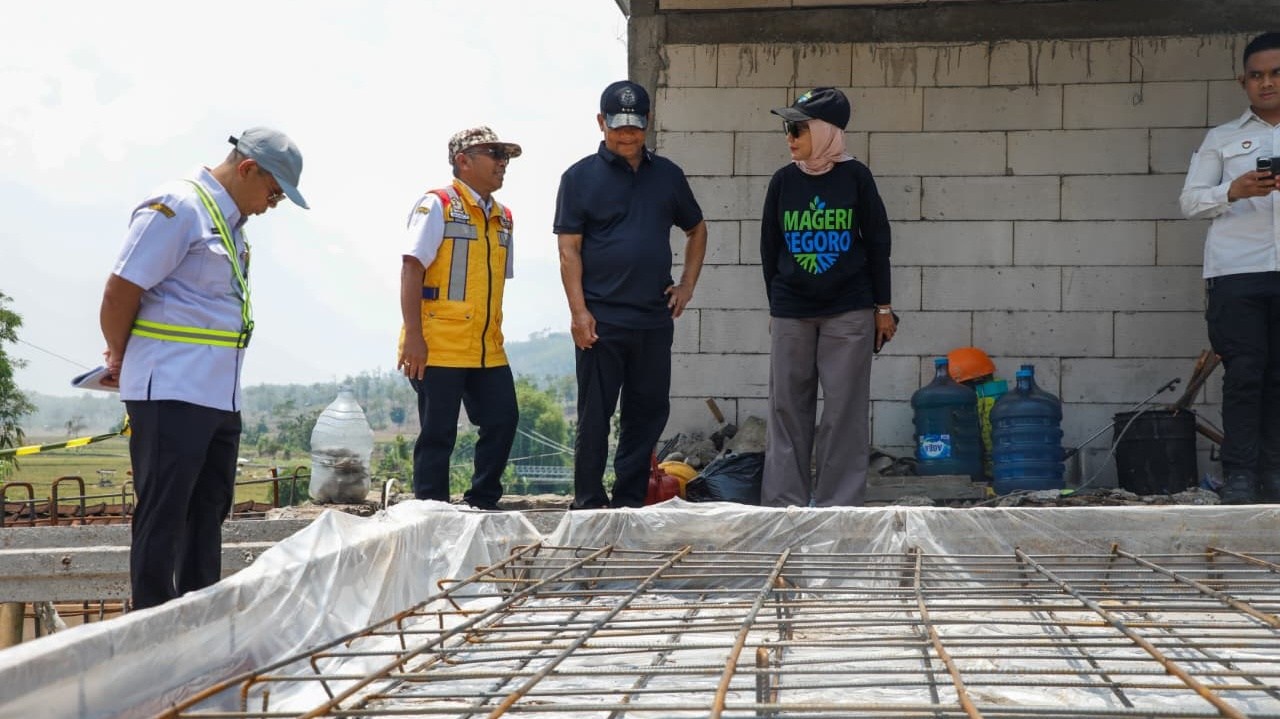 Gubernur Ahmad Luthfi Tinjau Pembangunan Jalan Weleri–Patean Senilai Rp13 Miliar