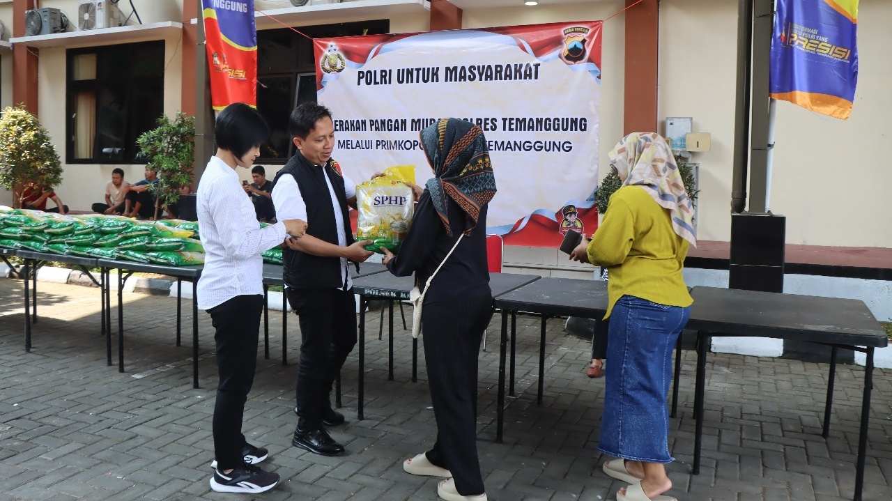 Satgas Pangan Polres Temanggung Gelar Pasar Murah, 400 Sak Beras Ludes Diserbu Warga