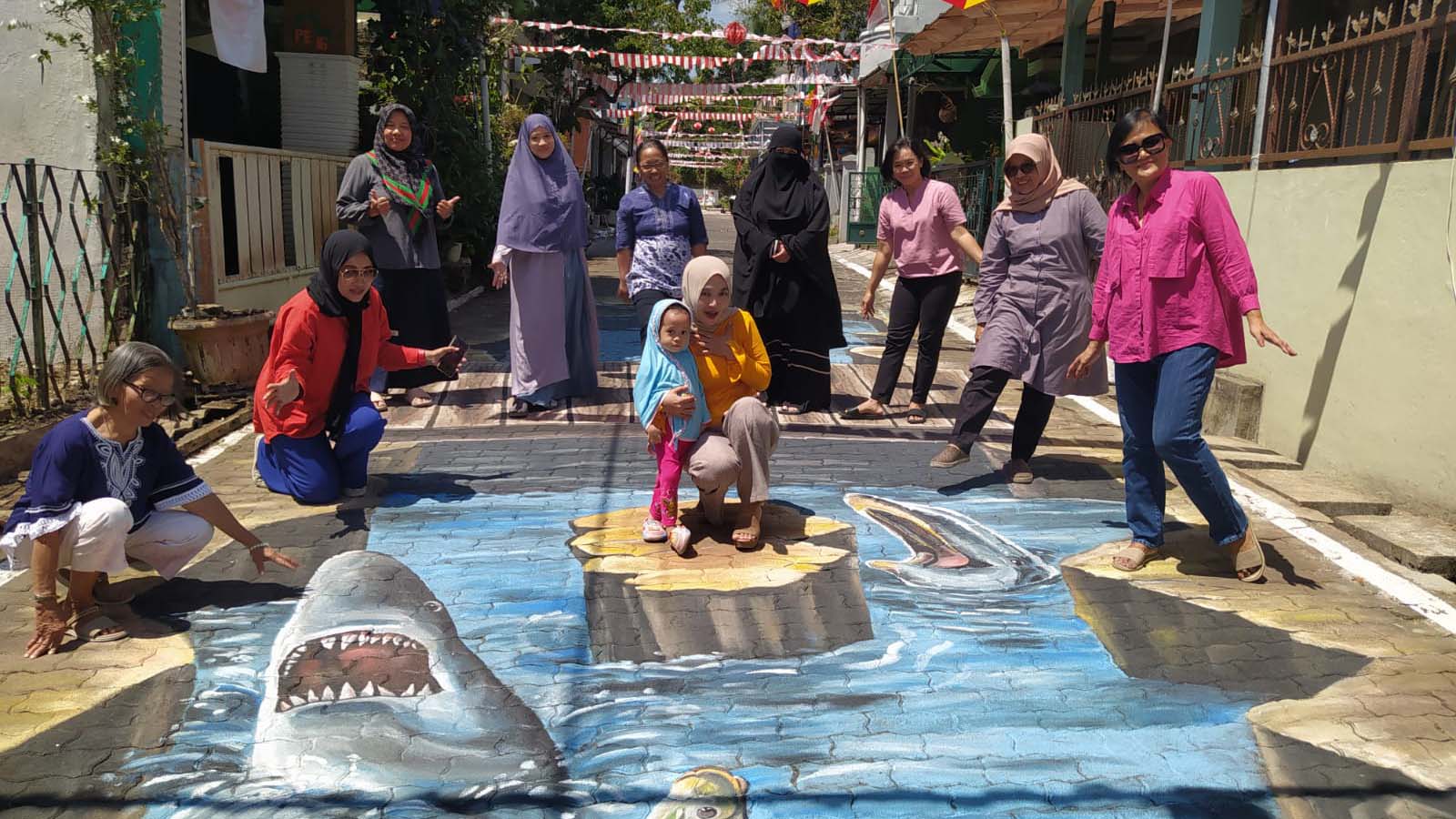 UNIK! Sambut Kemerdekaan RI Ibu-ibu di Magelang Ini Sulap Jalan Jadi Lukisan 3D