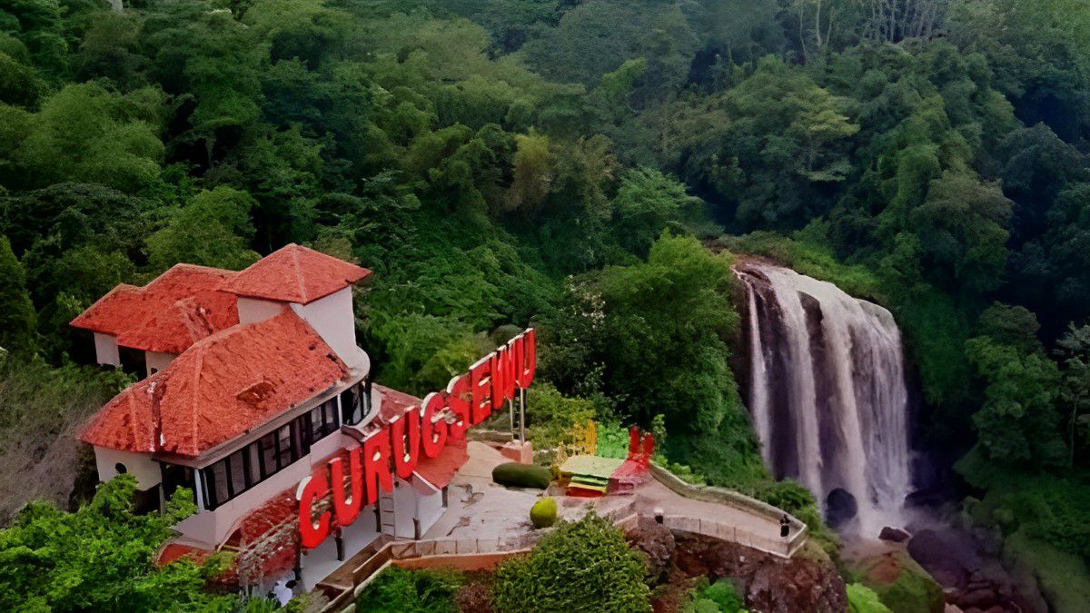 Destinasi Wisata Paling Populer di Kendal, Inilah Fakta Menarik Curug Sewu yang Patut Diketahui