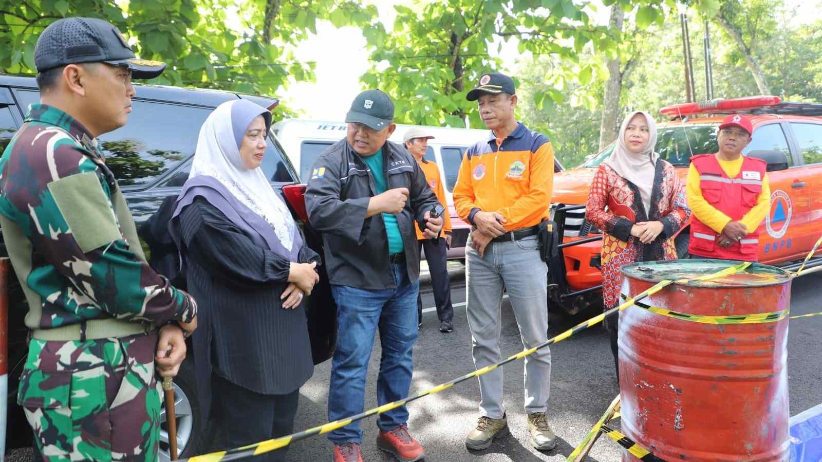 Bupati Purworejo Tinjau Longsor di Jalan Nasional dan Provinsi, Dorong Percepatan Penanganan Darurat