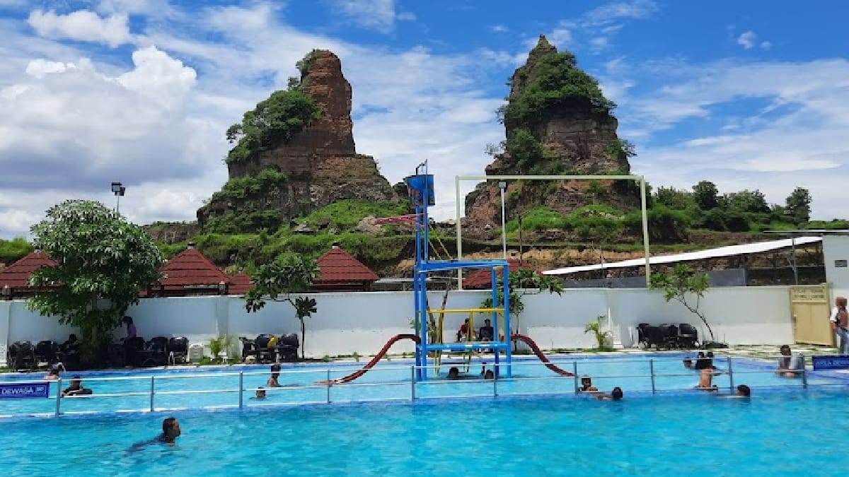 Bingung Liburan Imlek Mau Kemana? Kolam Renang Brown Canyon Semarang Hadirkan View Begitu Memukau