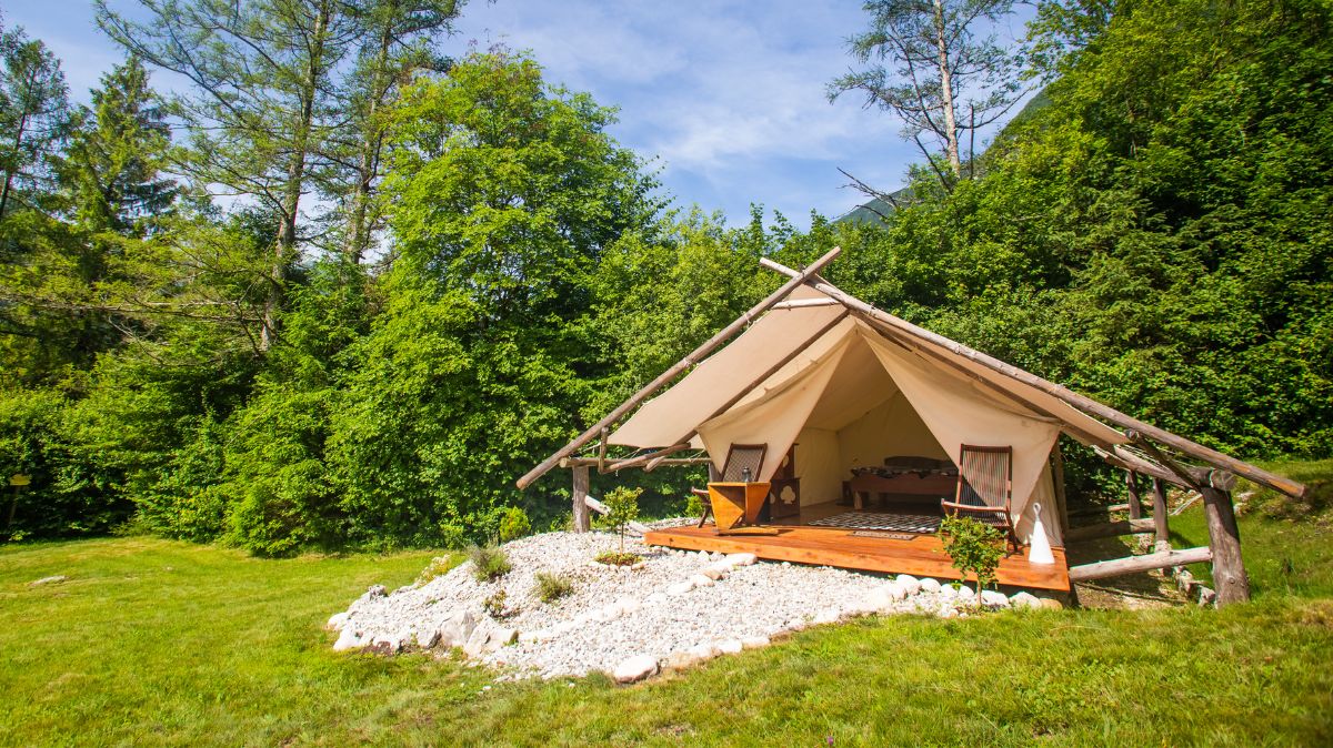 5 Lokasi Glamping Dengan View Terbaik di Magelang, Camping Mewah Harga Murah