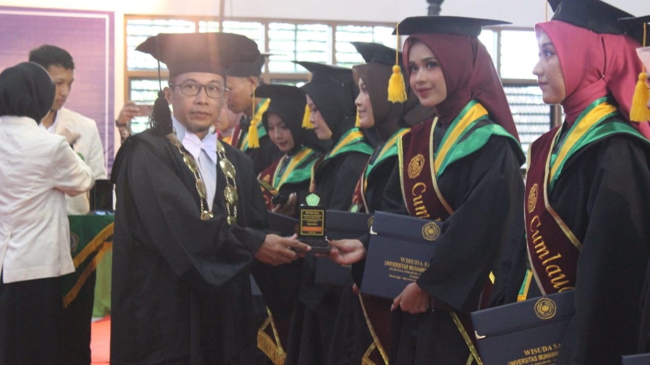 Lulus Tanpa Skripsi, Puluhan Mahasiswa UMPWR Diwisuda Lewat Jalur Karya Nyata