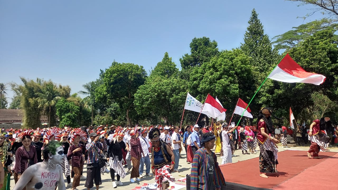 Sambut HUT RI 79, Ribuan Pedagang Borobudur Antusias Ikuti Kirab Budaya