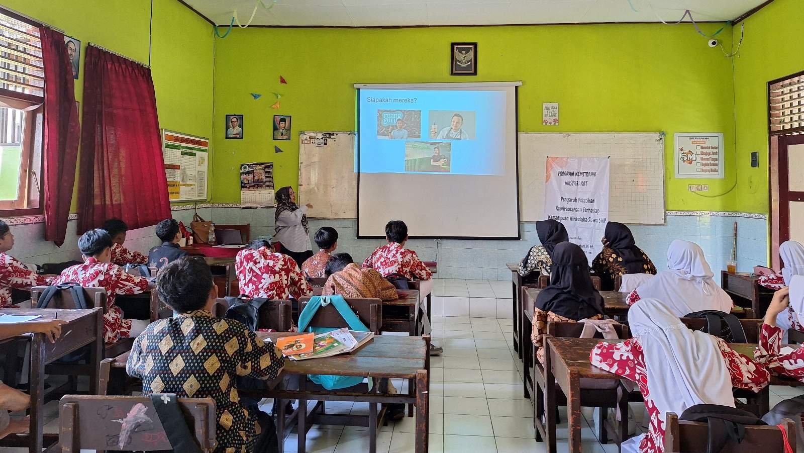 Tim Pengabdian Untidar Latih Siswa Dua SMP di Magelang Berwirausaha