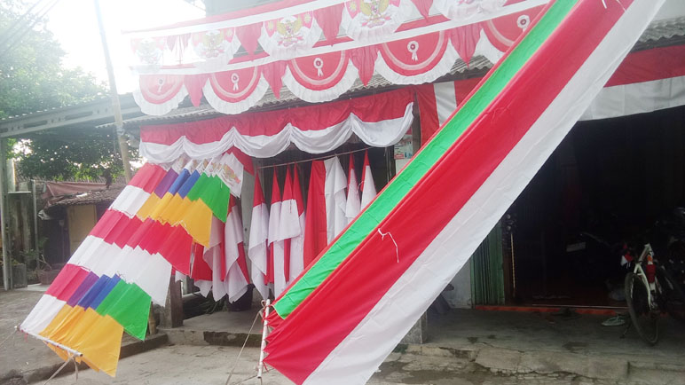 Jelang HUT RI, Pedagang Bendera Musiman Mulai Bermunculan di Kota Magelang