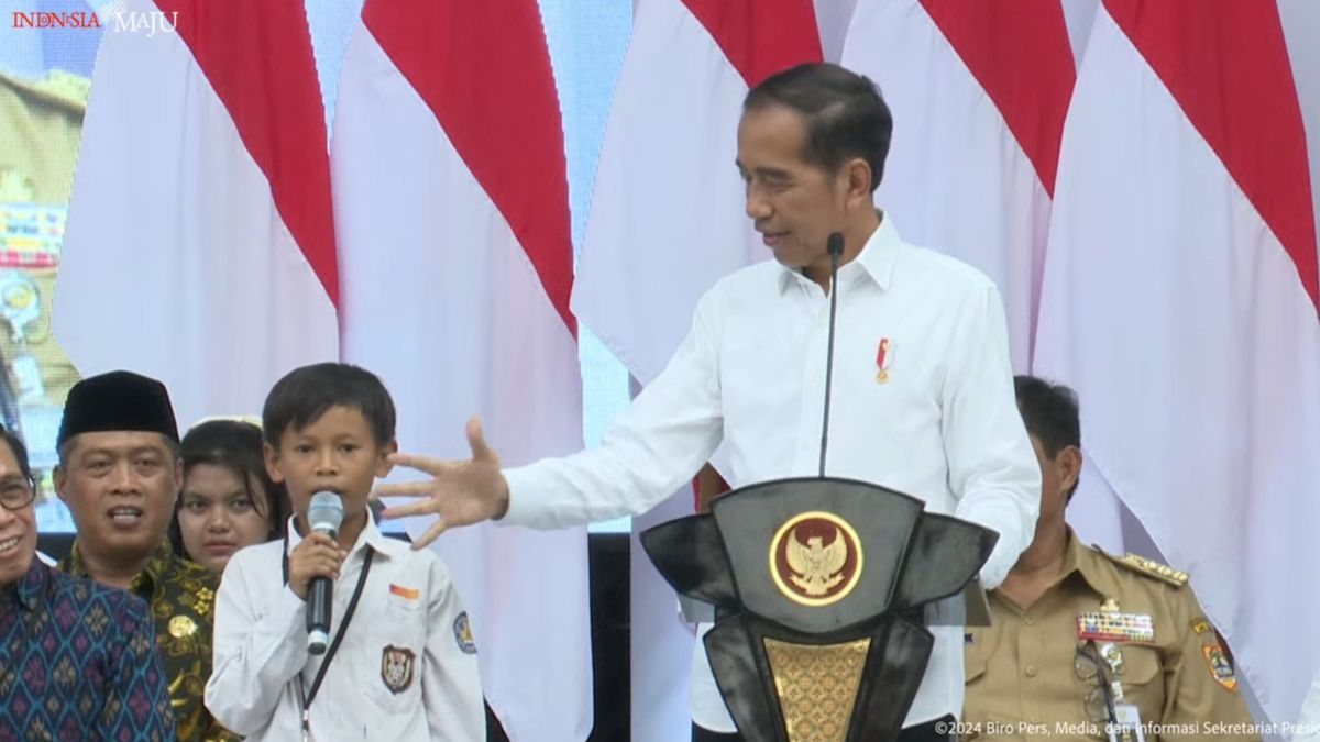 Jokowi Datangi Penyerahan Bantuan PIP di Magelang, 3 Siswa Berhasil dapat Sepeda