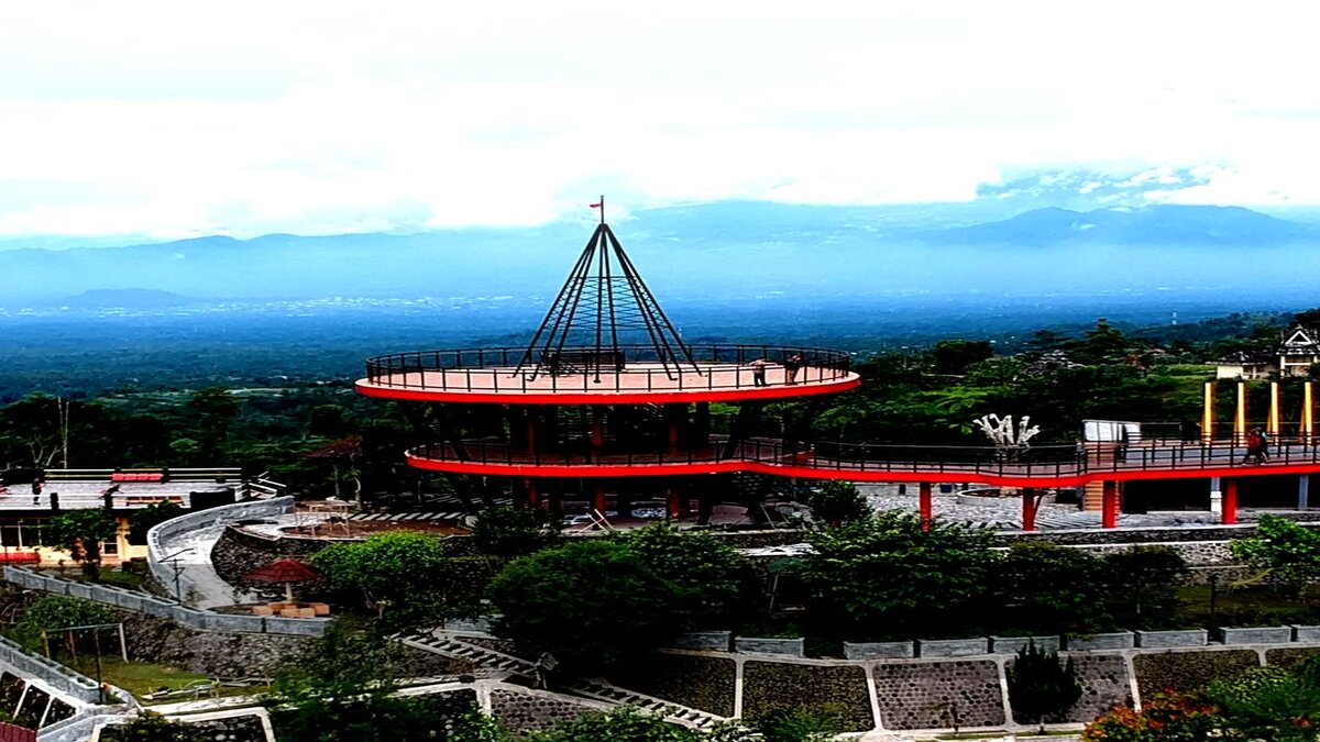Ada yang Baru di Ketep Pass! Menara Langit Merapi, Fasilitas Baru yang Suguhkan Panorama 7 Gunung 