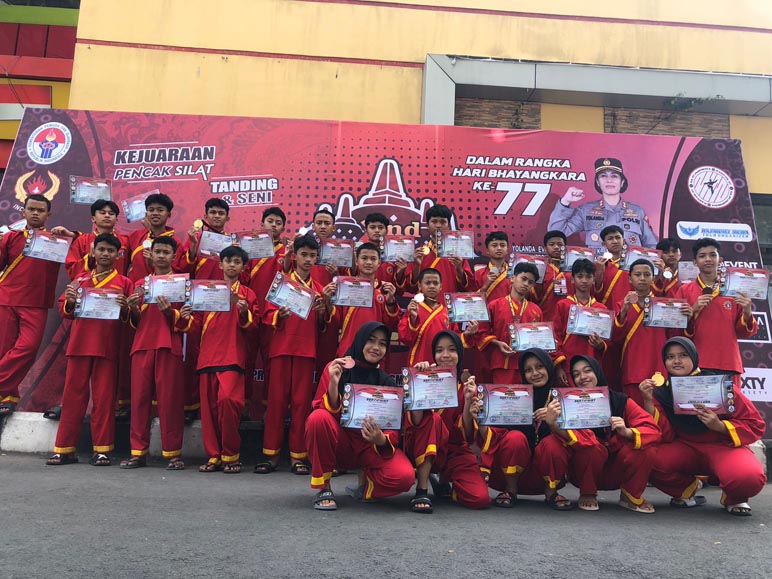 29 Atlet Silat SMP Mutual Borong Medali Ajang Magelang Championship 2023