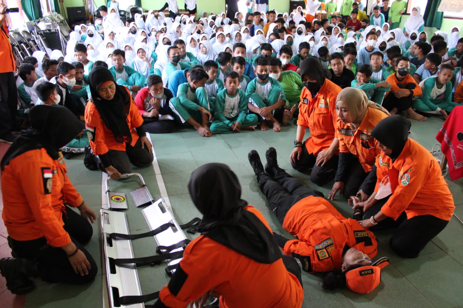 Tim Relawan Latih Penanggulangan Bencana Siswa SMPN 3 Magelang