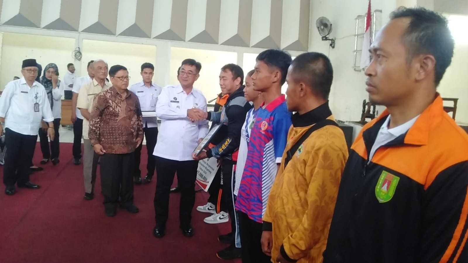 Ratusan Atlet Paralympic Kabupaten Magelang Diganjar Bonus Hadiah Rp1,37 Miliar