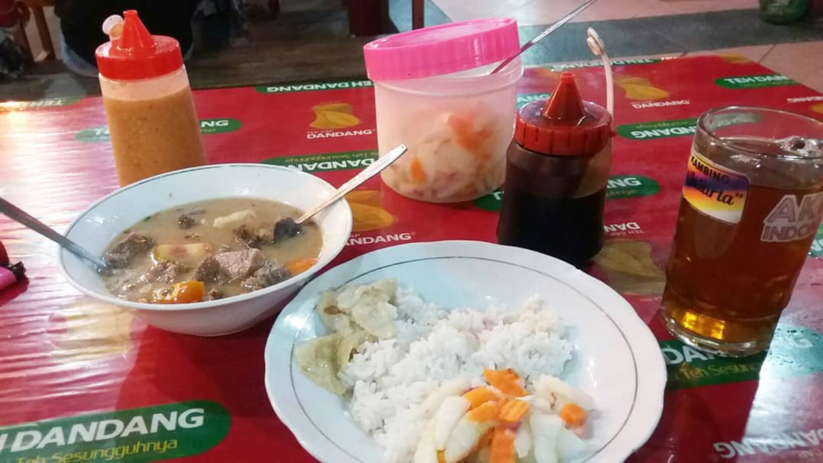 Kuliner Malam di Kota Magelang, Wajib Cobain Sop Kaki Kambing Kartika Sari