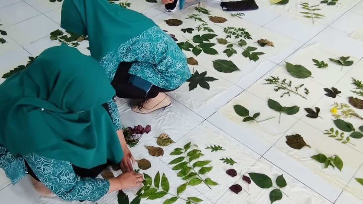 40 Kader PKK se-Kecamatan Ngablak Magelang Dilatih Eco Print