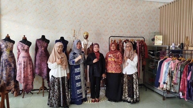 Ketua Dekranasda Apresiasi Karya d’JeLiPat SMKN 3 Magelang