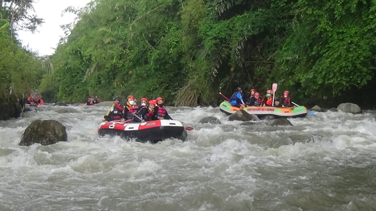 Sensasi Rafting di Sungai Bogowonto Kian Dilirik Wisatawan