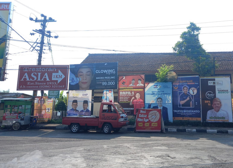 Terpasang di Titik Terlarang Di Area Kantor Kelurahan Wonosobo Timur