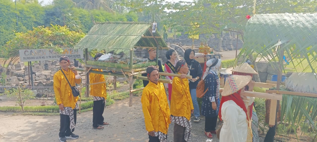 Ada Kirab Sego Wiwit di Candi Ngawen Muntilan, Seperti Apa?