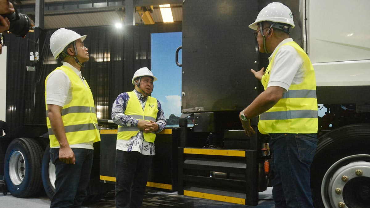 Kemenhub Minta Pemda Sediakan Angkutan Umum Berbasis Listrik saat Soft Launching Perakitan di Magelang