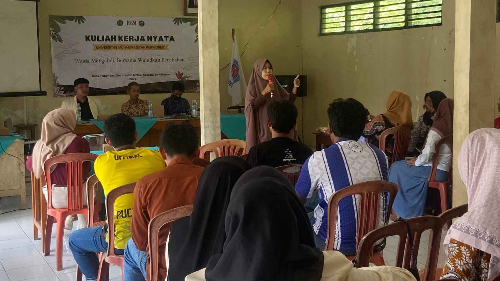Mahasiswa KKN KA.09 UMPWR Fasilitasi Sertifikasi Halal di Desa Pucangan