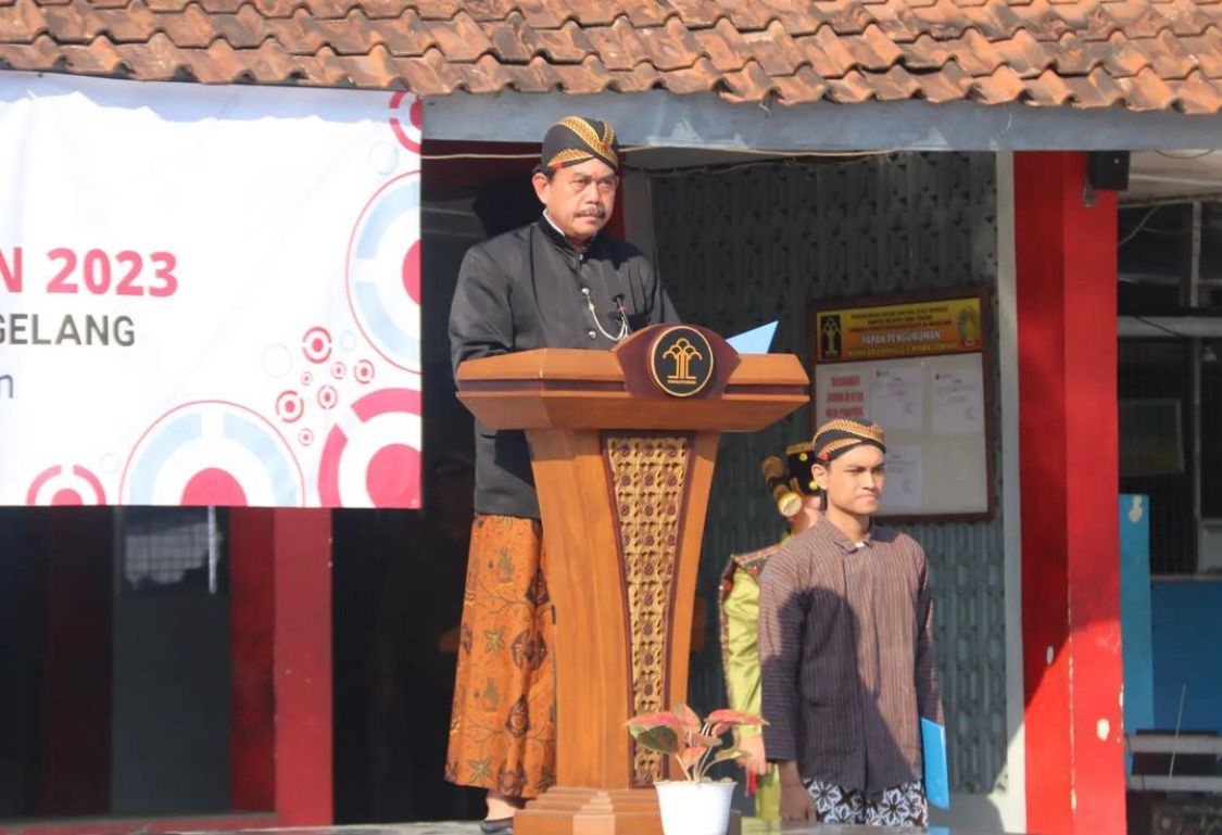 UNIK! Petugas Upacara Hari Lahir Pancasila Lapas IIA Magelang Kenakan Pakaian Adat 