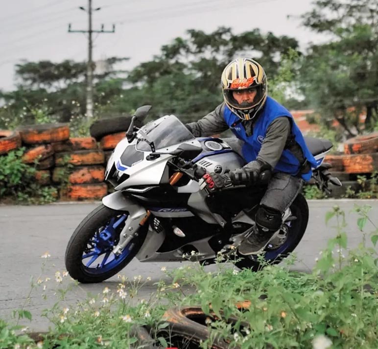 Serunya bLU cRU Riding Experience All New R15 Connected Series, Bisa Bikin Ketagihan