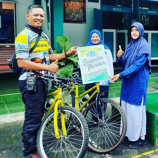 By Work Indonesia Hibahkan Dua Sepeda bagi Siswa SMPN 7 Kota Magelang