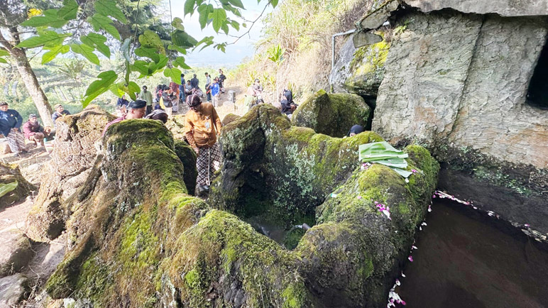 Pemkab Wonosobo Gelar Prosesi Pengambilan Air Suci dari 7 Sumber Air