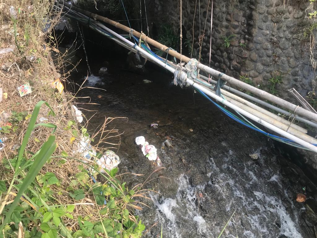 Tak Ada Perubahan, Aliran Sungai Kalibening Magelang Masih Dipenuhi Sampah