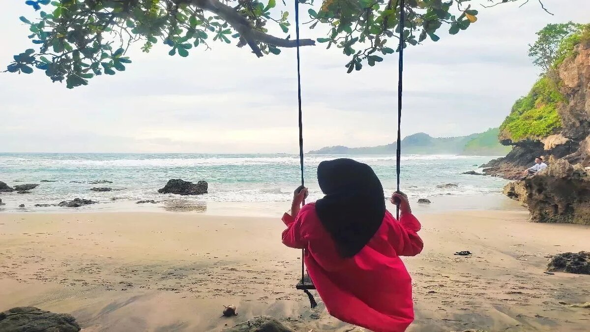 Eksplore Kebumen: Daya Tarik Pantai Gebyuran Tempat Healing Bareng Sunset