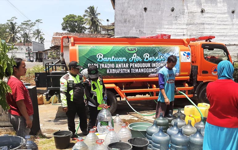 Relawan Kirimkan Bantuan Air Bersih Ke sejumlah Desa di Temanggung